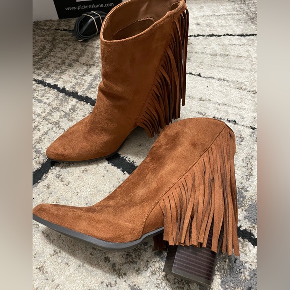 Camel fringe booties size 10 (brand new) - Picture 2 of 8